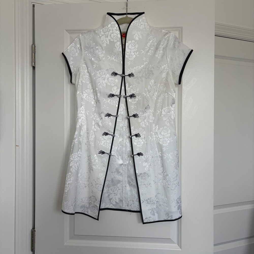 Women's White Floral Brocade Mandarin Collar Jacket with Black Trim